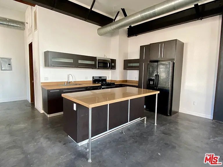 652 Mateo St #102 — Photo 8