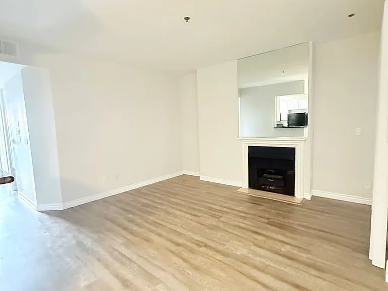 8715 Burton Way - Urban Feel Charming 2 bed 2 bath — Photo 24