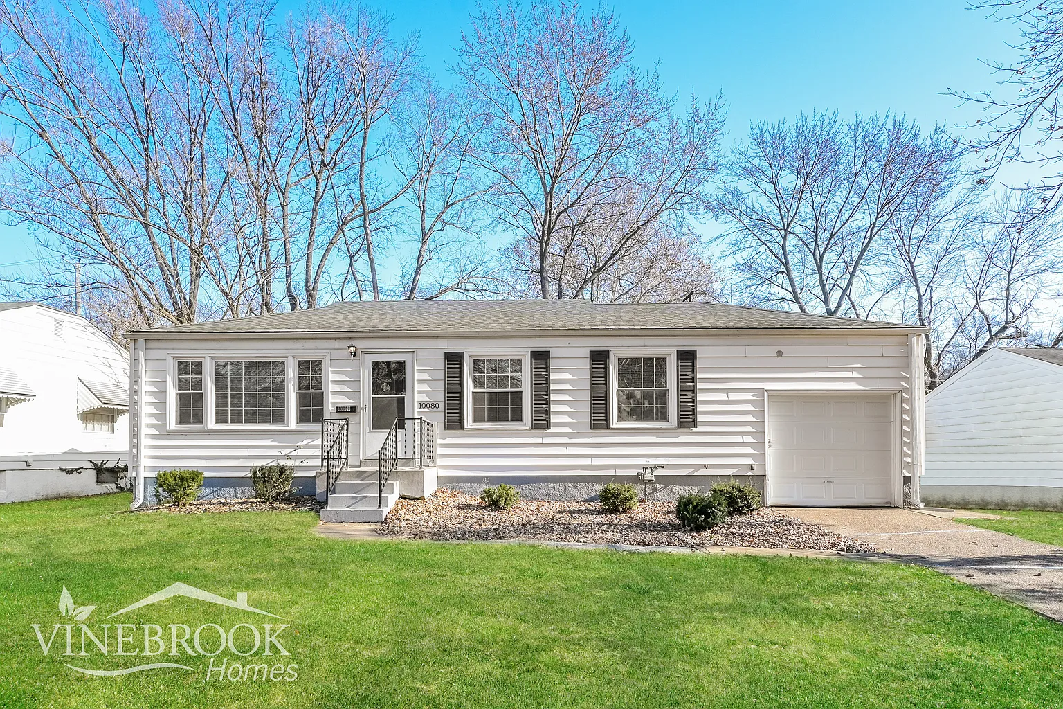 10080 Coburg Lands Dr photo 1