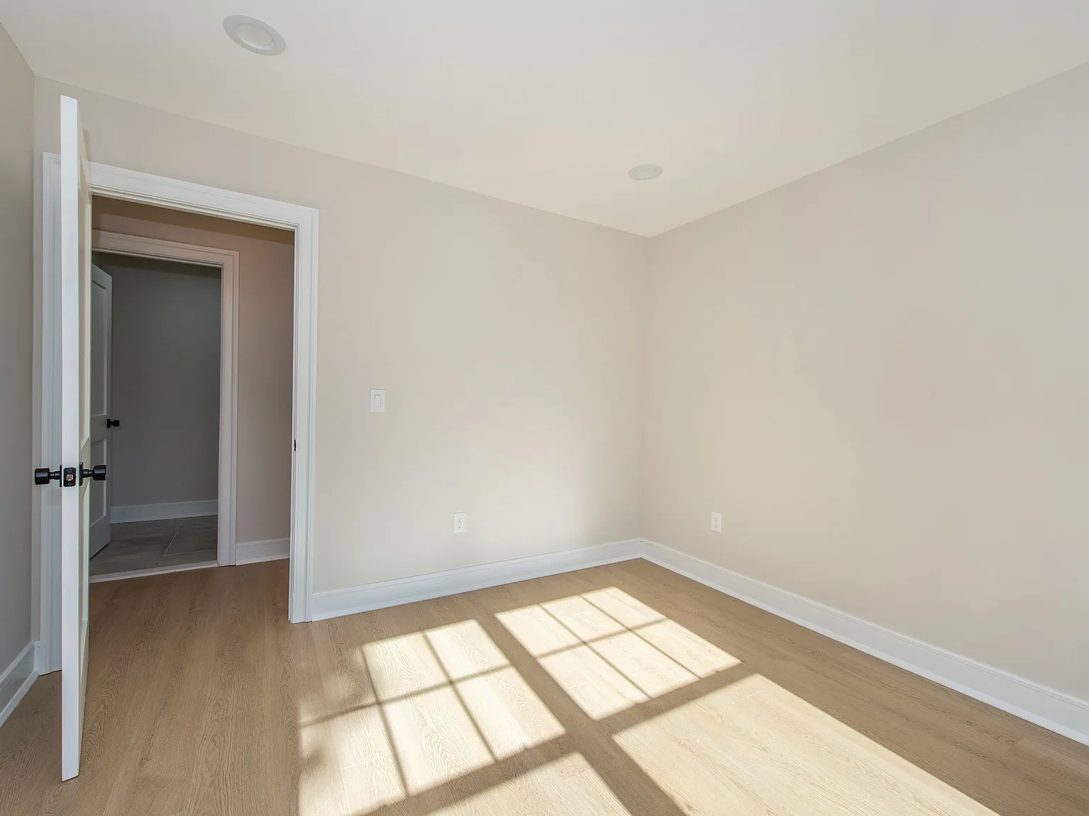 4 bed, 3.5 bath, $6,950 — Photo 2