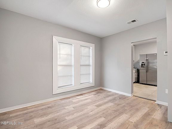 5th image of 1546 Van Buren St