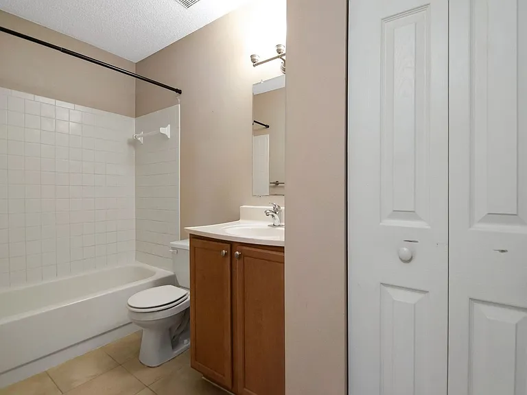 214 Lake Parsons Grn #201 — Photo 16
