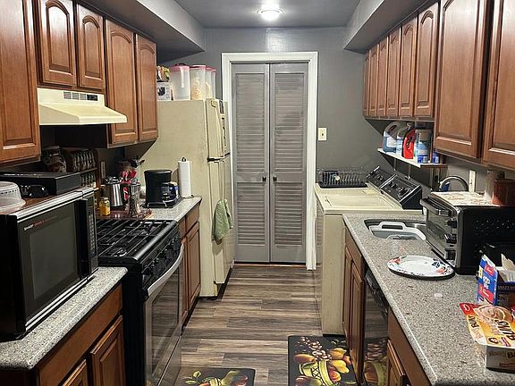 3rd image of 10249 Prince Pl #31-T2