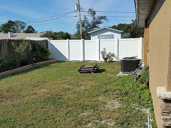 5th image of 1078 Aaron Dr
