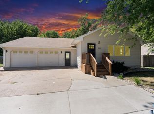715 E 6th St, Dell Rapids, SD 57022
