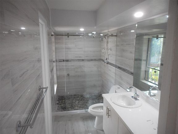 4th image of 20634 NE 7th Court