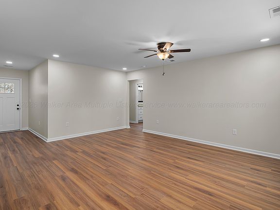 4th image of 9 Randolph Cv