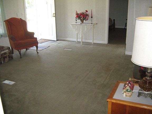 5th image of 904 Bryan Dr