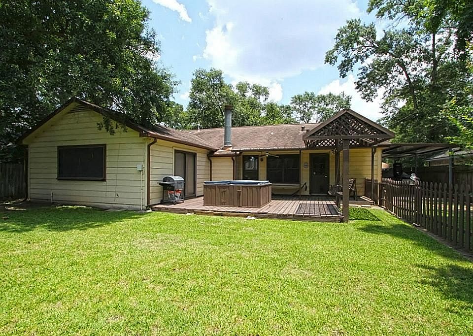 2nd image of 702 Barbara Ln