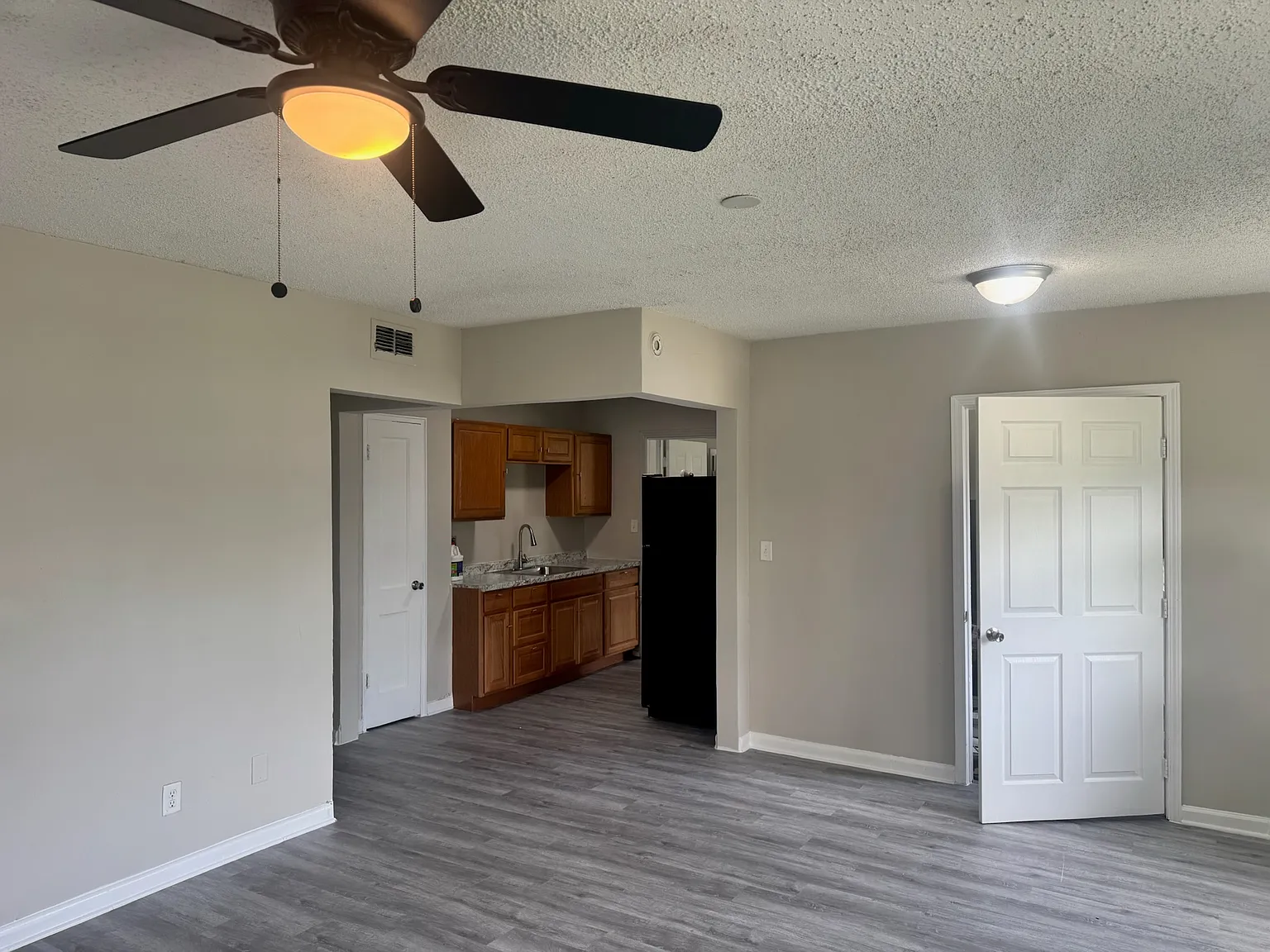4 bed, 1340 sqft, $1,695 — Photo 2
