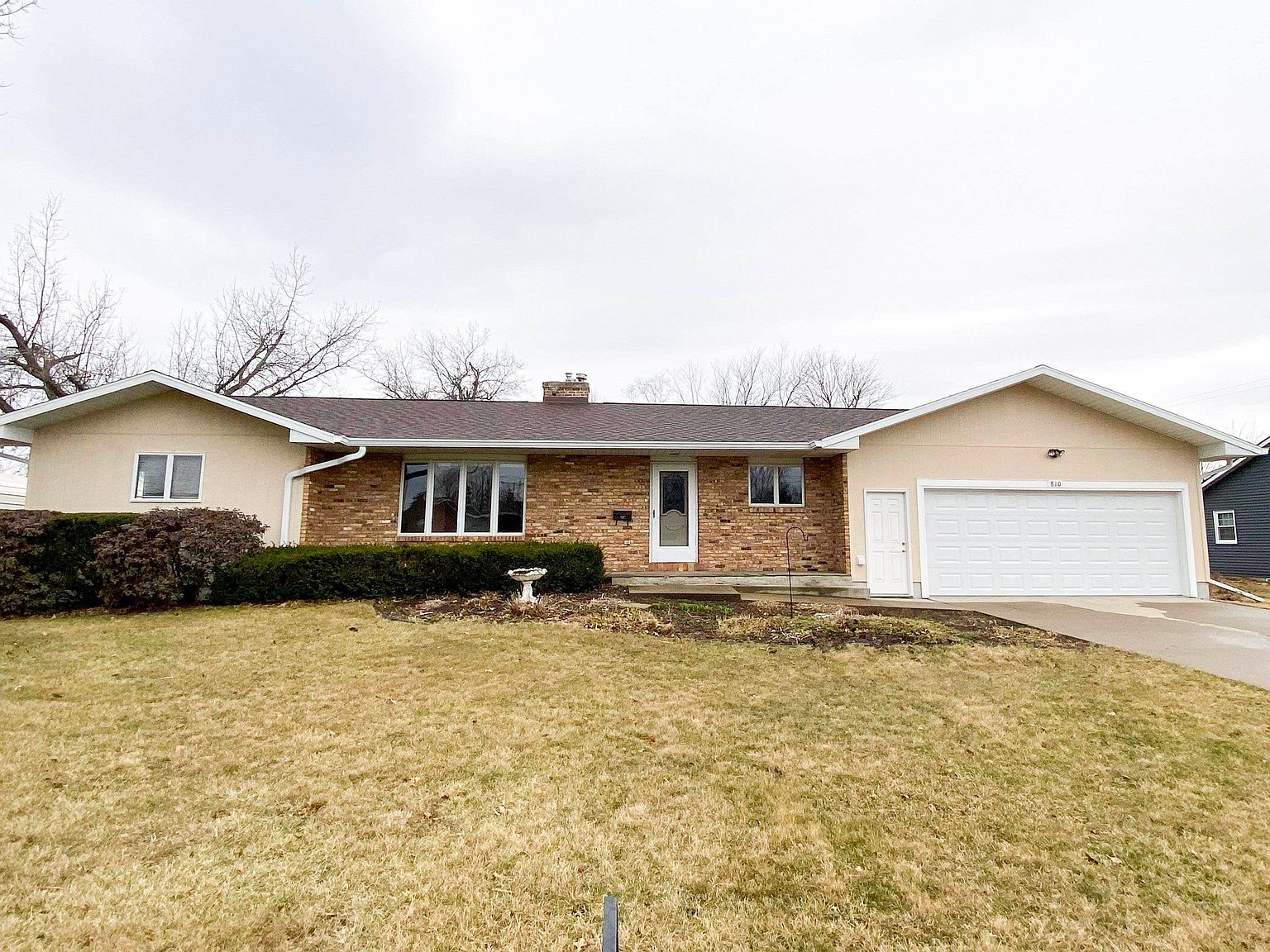 810 Park St, Dysart, IA 52224 Zillow