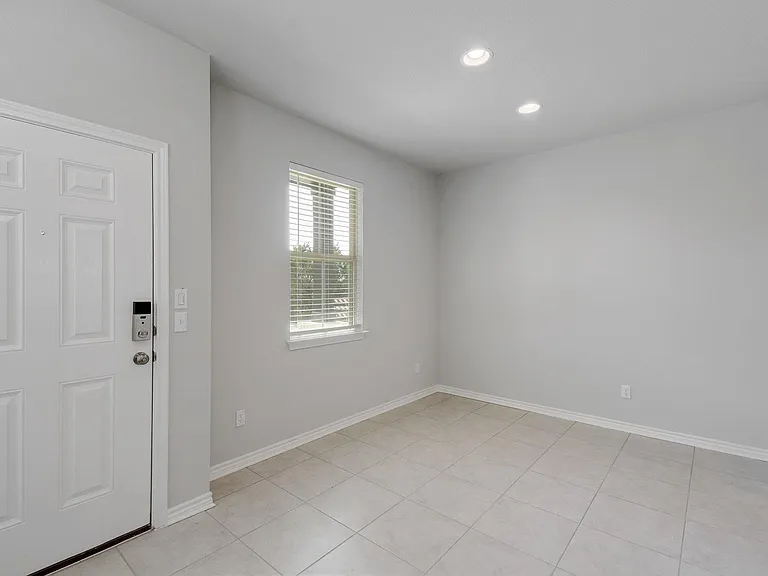 1661 Yaupon Grove Ln — Photo 4