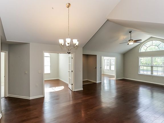 5th image of 1698 E Southfield Cir