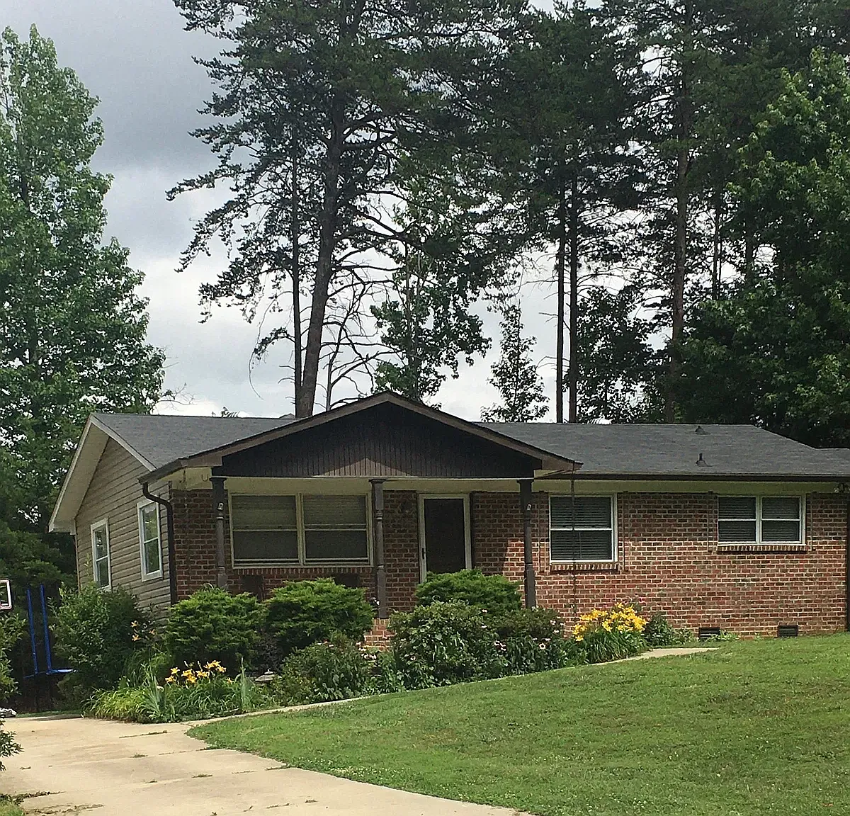 3 bed, 1.5 bath, 1252 sqft, $2,500 — Photo 1