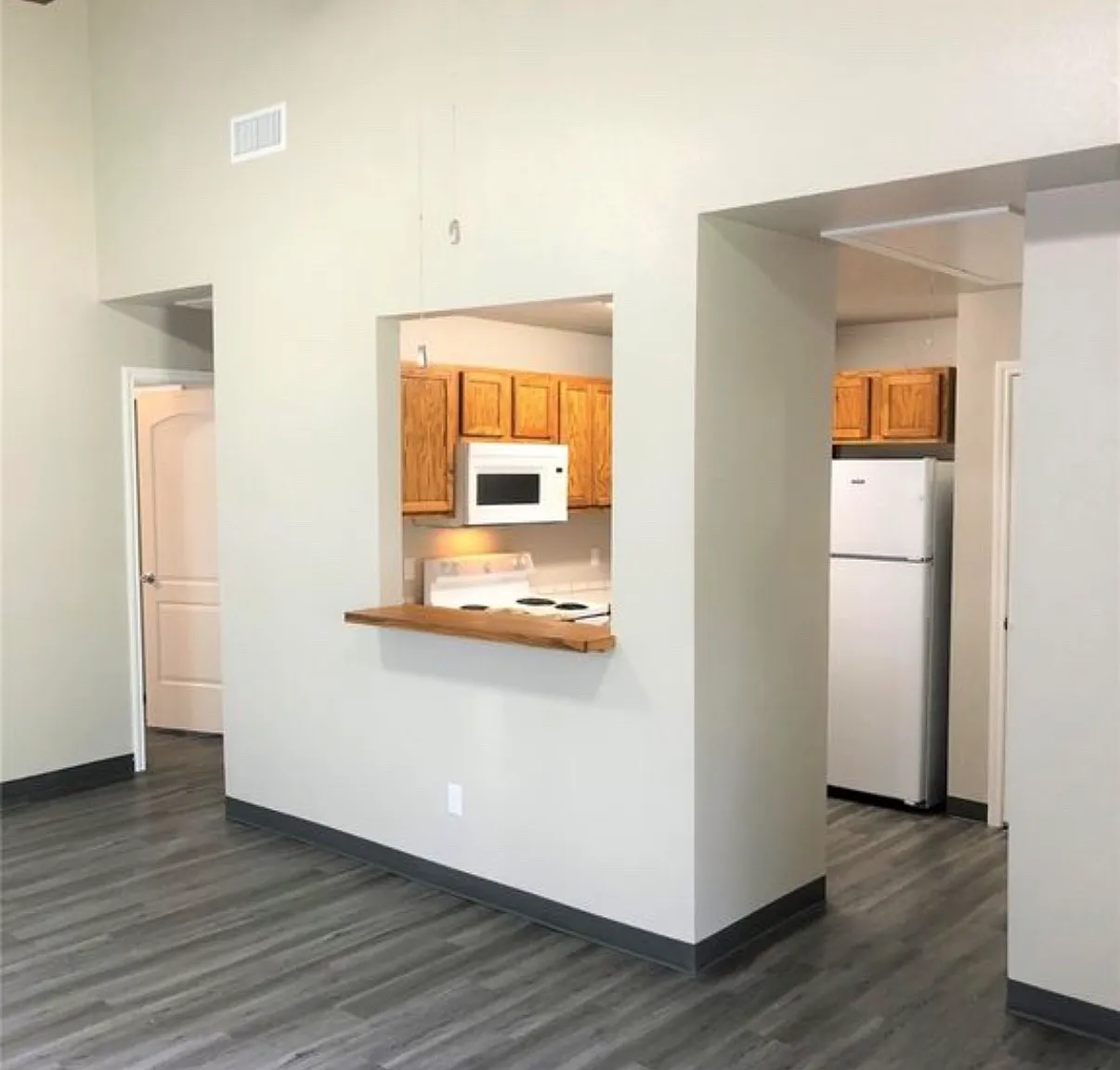2 bed, 1016 sqft, $975 — Photo 3