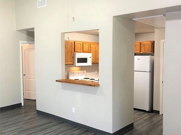 3rd image of 107 S McPherren Ave #107
