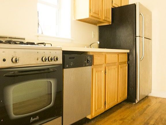 5th image of 121 Henry St APT 3