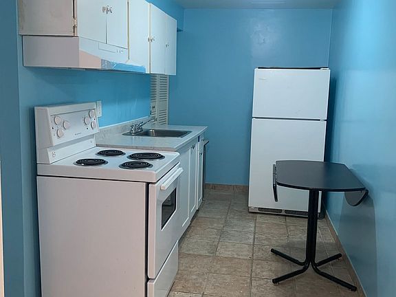 2nd image of 215 Vauxhall Dr