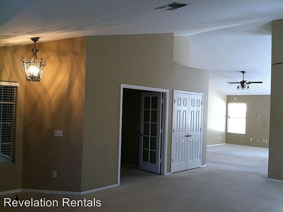 3rd image of 2350 W Myrtle Dr