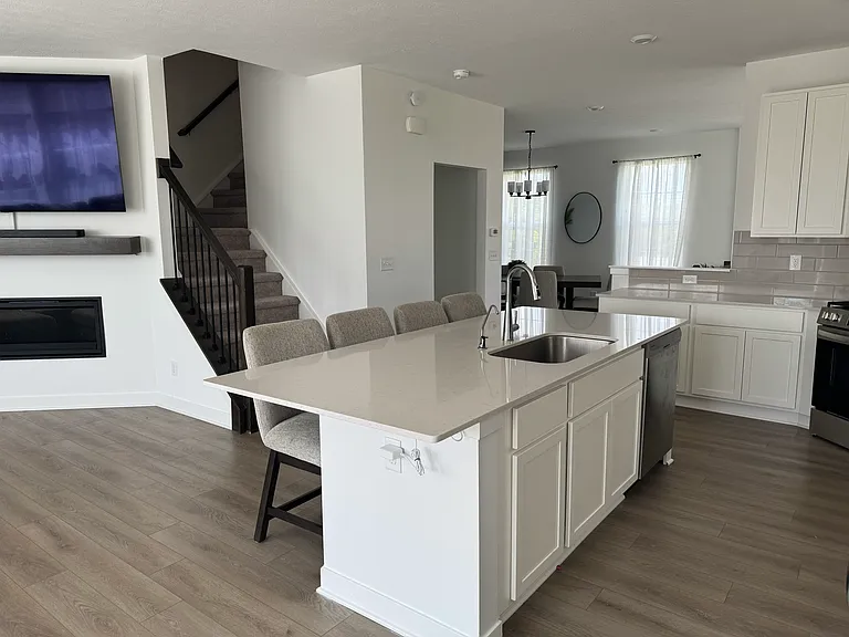 6696 Halsey St — Photo 5