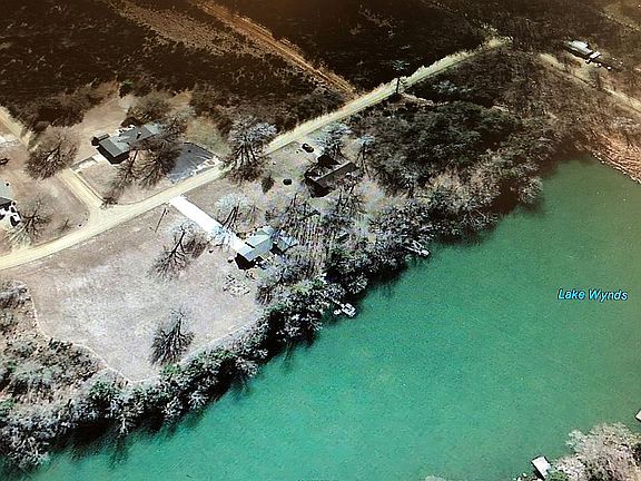 4th image of 2 Oakwood Dr
