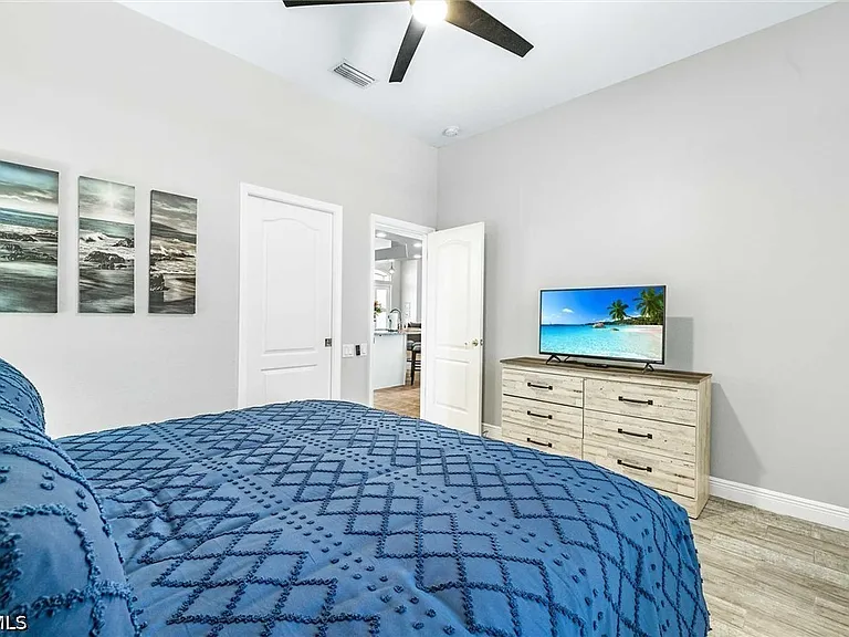 2601 SW 39th Ter — Photo 15