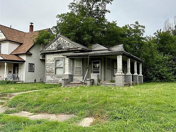 2nd image of 624 N Aydelotte Ave
