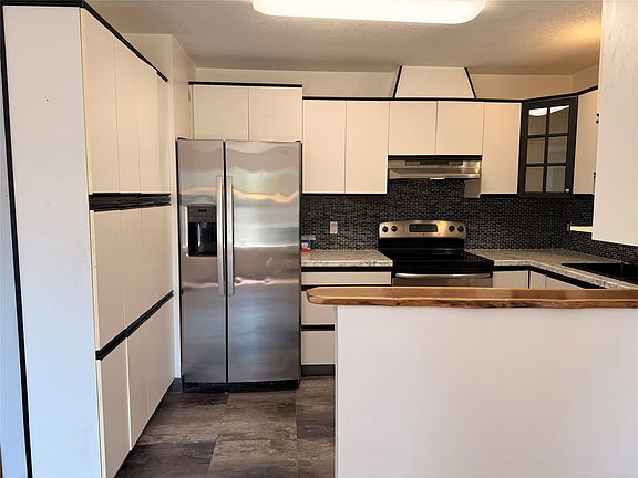 4th image of 881 Evergreen Pl