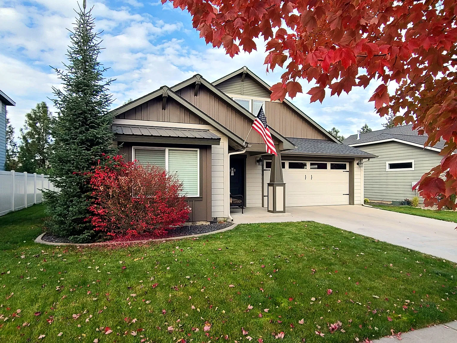 4 bed, 2372 sqft, $3,195 — Photo 2
