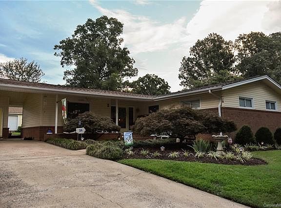 2nd image of 903 Woodside Dr