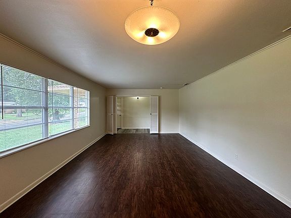 4th image of 2725 Tanglewood Dr
