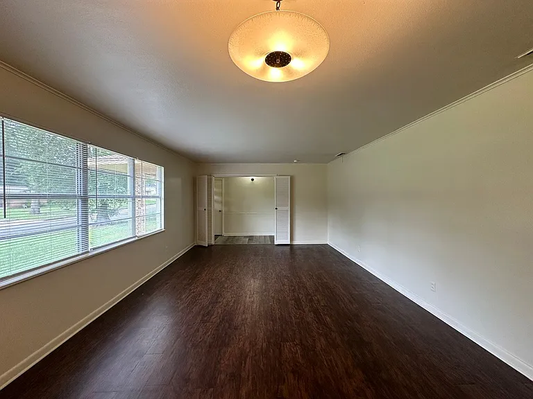 2725 Tanglewood Dr — Photo 4