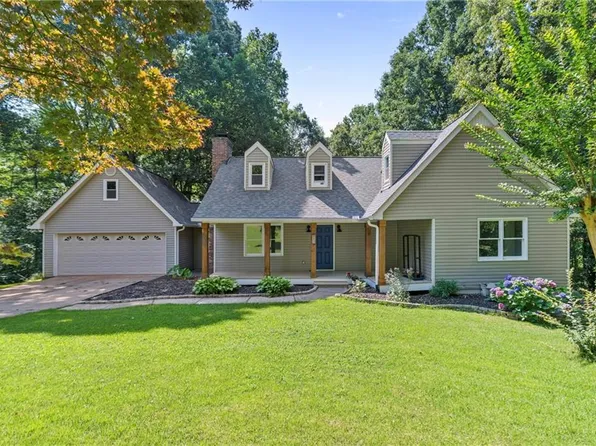 4617 Kingswood Dr, Flowery Branch, GA 30542