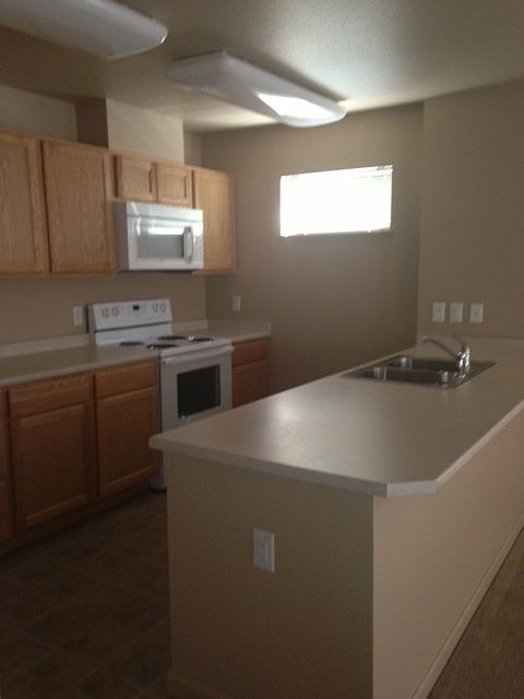 Kitchen -furnished with microwave, self cleaning oven, refri