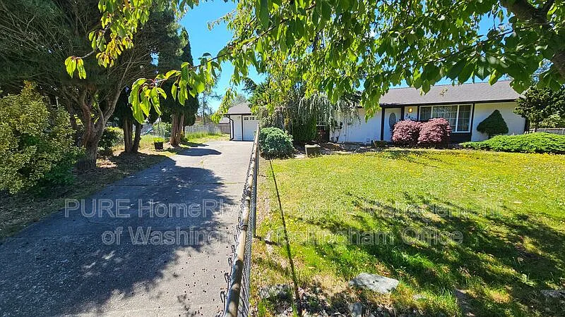 3 bed, 1.0 bath, 1558 sqft, $2,745 — Photo 2
