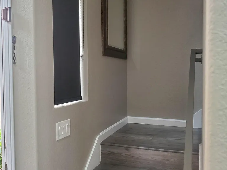 Stair to go up to 3 bedrooms
lus new floors