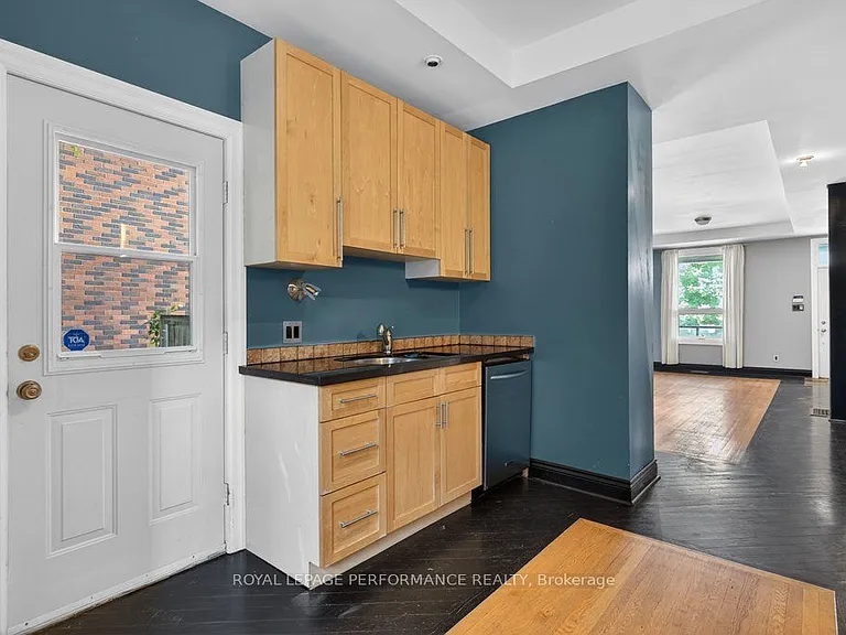 313 Lebreton St S — Photo 13