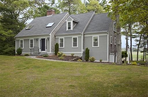 1st image of 2 Garden Ln