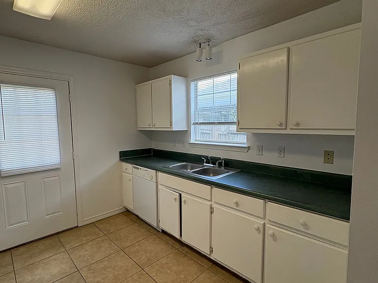 953 Southern Oaks Ct — Photo 13