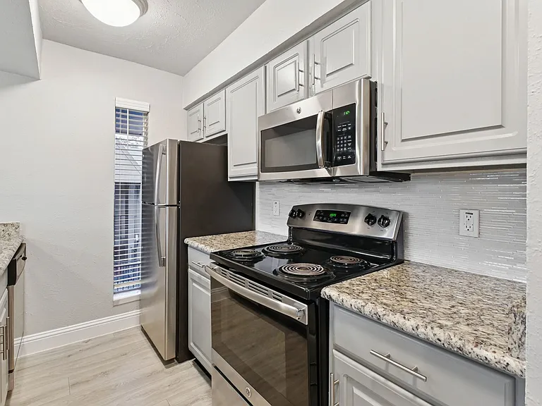 Avondale Parc @ Bellmar — Photo 36