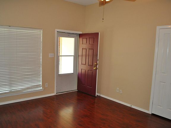 3rd image of 212 Ennis St
