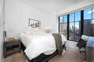 Rented by R New York