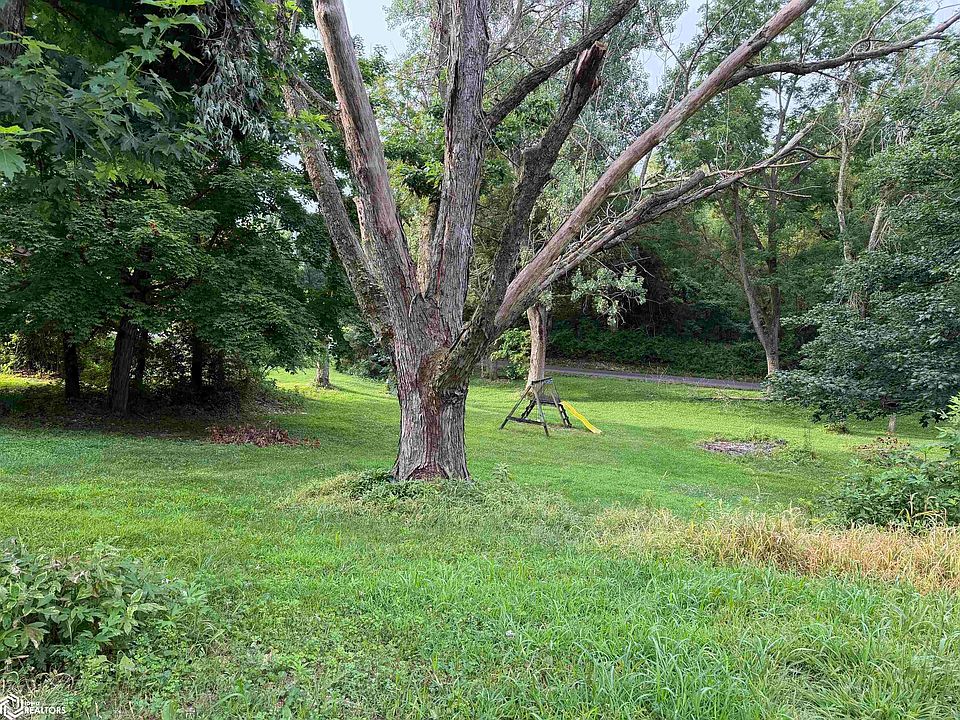 1st image of 4 Hickory Ln