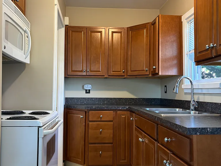 744 W Shore Rd — Photo 6