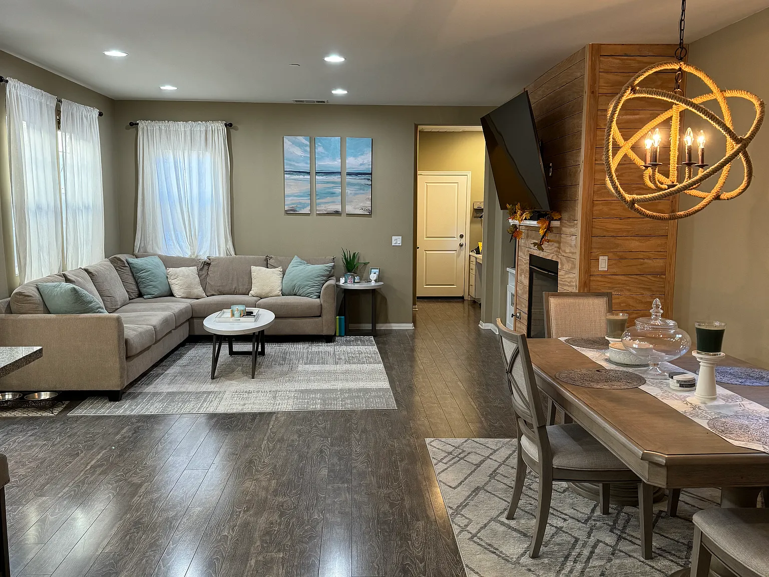 3 bed, 2.5 bath, 1974 sqft, $4,800 — Photo 2