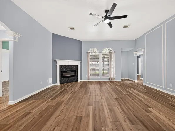 12007 Viola Ct, Pinehurst, TX 77362