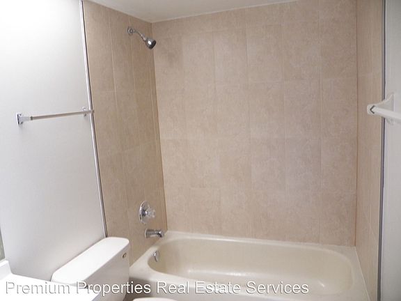 3rd image of 1337 Hendren Dr