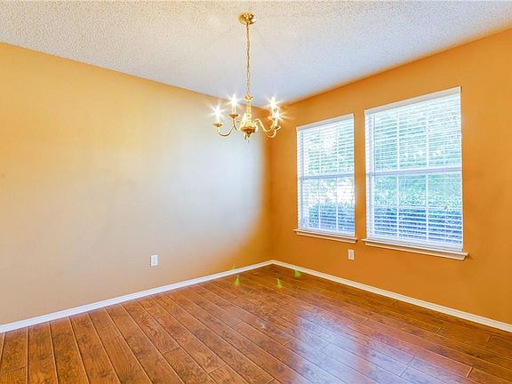 4th image of 413 Ashland Dr
