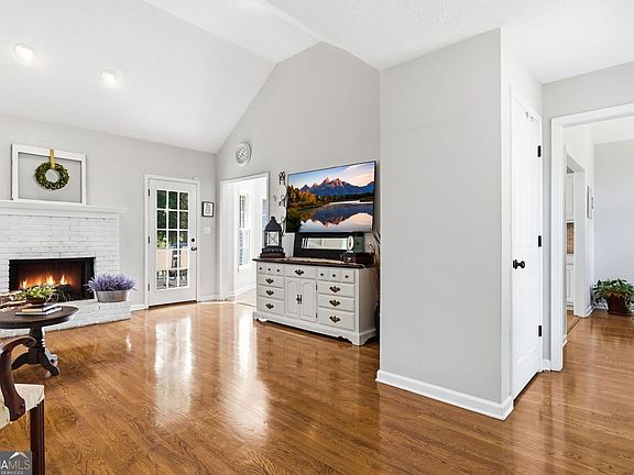 5th image of 4575 Summerset Dr
