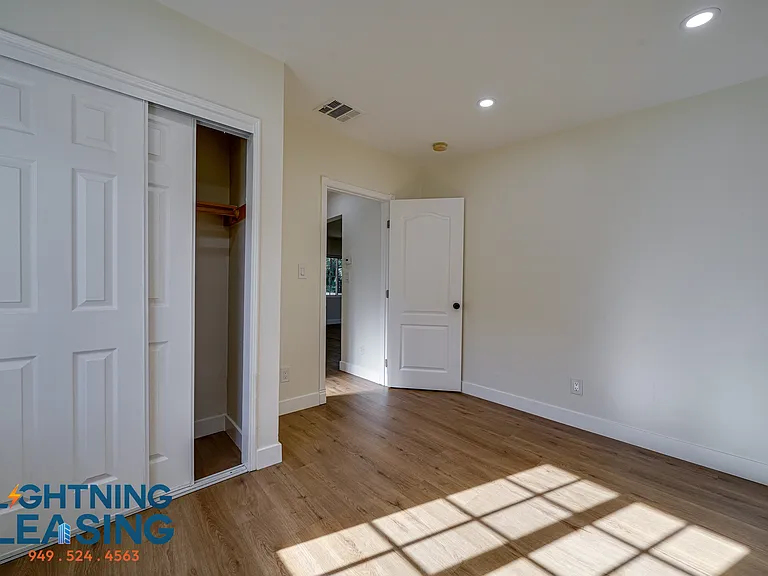 6182 Yolanda Ave — Photo 3